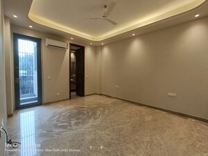Room in 3 BHK Builder Floor at Greater Kailash ii – for Rent