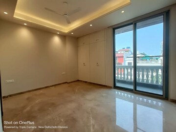 Room in 3 BHK Builder Floor at Greater Kailash ii – for Rent