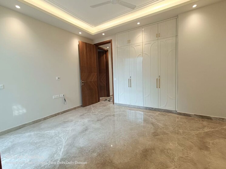 Room, greater kailash ii 3 Bedroom 217 Sq.Yd. Builder Floor In Greater Kailash ii Delhi 9787349