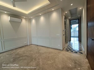 Room in 3 BHK Builder Floor at Greater Kailash ii – for Rent