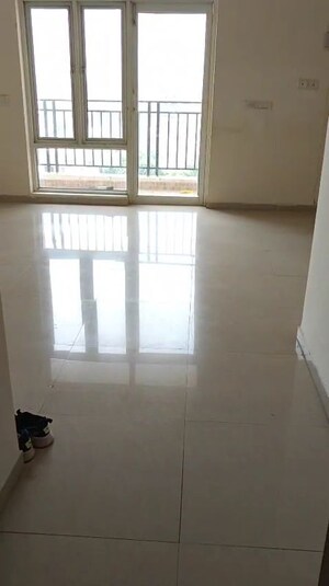 Room in 3 BHK Apartment at Omaxe R2, Gomti Nagar – for Sale