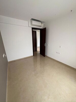 Room in 2 BHK Apartment at Hiranandani Highland, Powai – for Rent