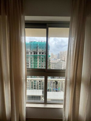 Room in 2 BHK Apartment at Hiranandani Highland, Powai – for Rent