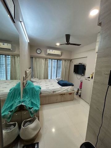 Team Area in 1 BHK Apartment at Crystal Plaza Santacruz, Santacruz East – for Sale