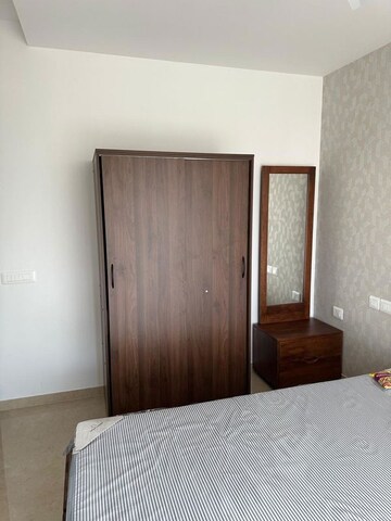Room in 2 BHK Apartment at Hiranandani Highland, Powai – for Rent