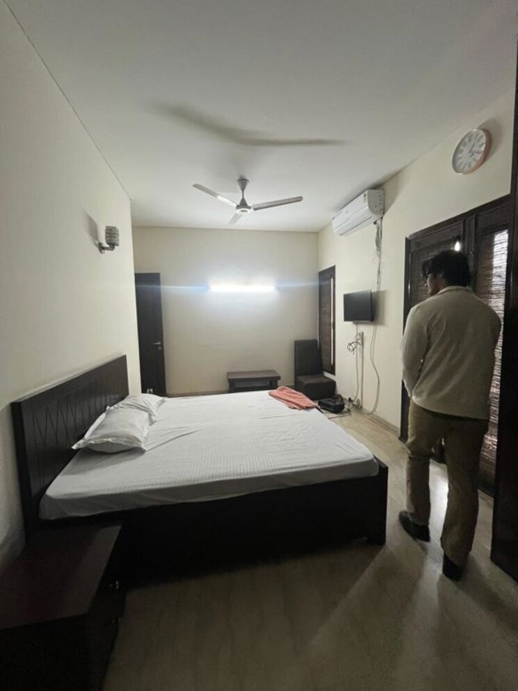 Bedroom, panchsheel park 4 Bedroom 500 Sq.Yd. Builder Floor In Panchsheel Park Delhi 9787389