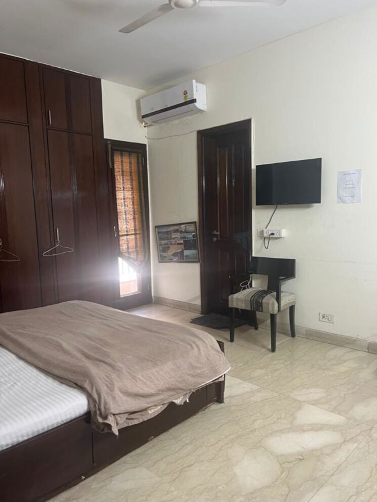 Bedroom, panchsheel park 4 Bedroom 500 Sq.Yd. Builder Floor In Panchsheel Park Delhi 9787389