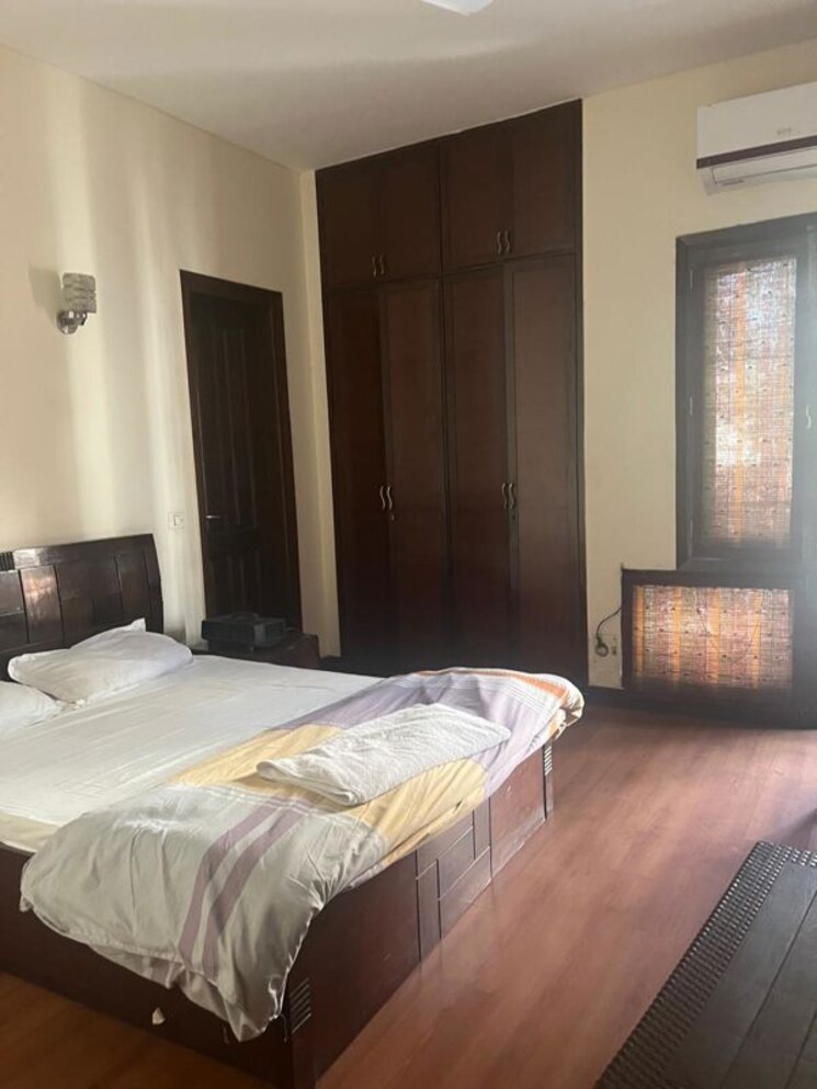 Bedroom, panchsheel park 4 Bedroom 500 Sq.Yd. Builder Floor In Panchsheel Park Delhi 9787389