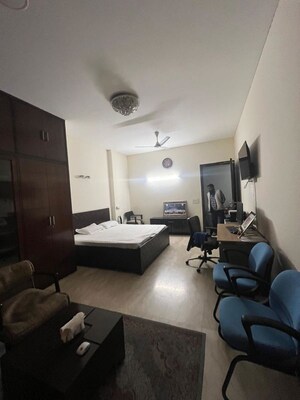 Team Area in 4 BHK Builder Floor at Panchsheel Park – for Sale