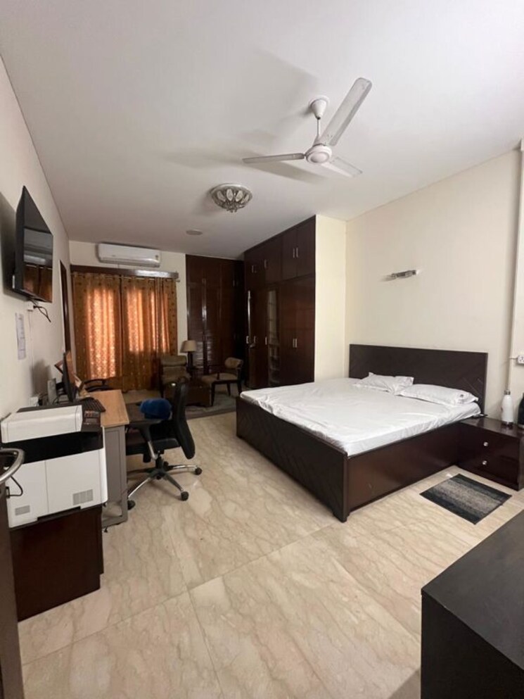 Team Area, panchsheel park 4 Bedroom 500 Sq.Yd. Builder Floor In Panchsheel Park Delhi 9787389