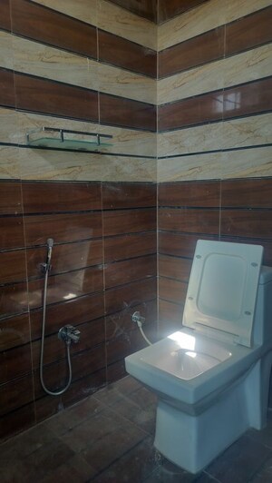 Furnished Amenities in 3 BHK Apartment at Film Nagar – for Rent