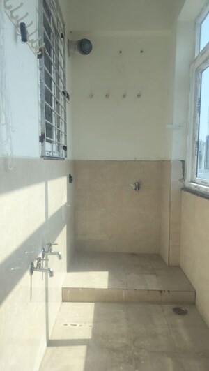 Room in 3 BHK Apartment at Film Nagar – for Rent