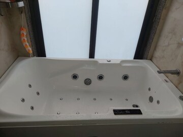 Furnished Amenities in 3 BHK Apartment at Kanakia Silicon Valley, Powai – for Rent