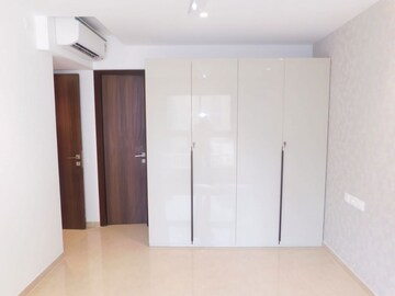 Room in 3 BHK Apartment at Hiranandani Highland, Powai – for Rent