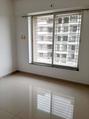 Room in 2 BHK Apartment at Sonigara Westmont, Tathawade – for Rent