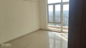 Room in 2 BHK Apartment at Omaxe Waterscapes, Gomti Nagar – for Sale