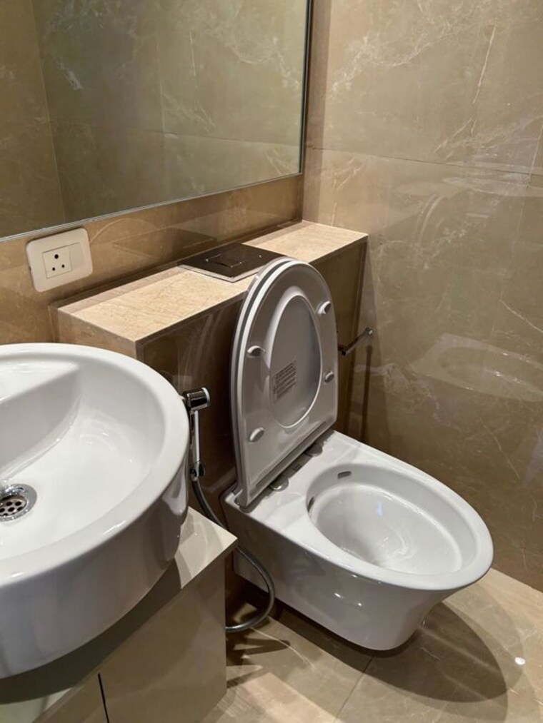 Bathroom, hiranandani-highland 3 Bedroom 755 Sq.Ft. Apartment In Powai Mumbai 9787455