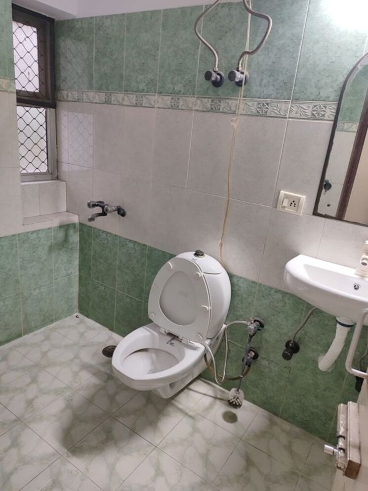 Bathroom, stellar-greens 3 Bedroom 2000 Sq.Ft. Apartment In Sector 44 Noida 9787456