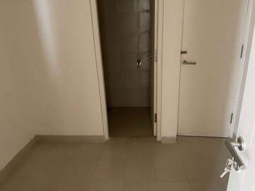 2.5 BHK Apartment For Rent in Emaar Emerald Estate, Sector 65
