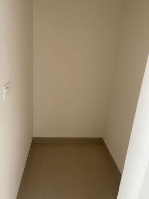 Room in 2.5 BHK Apartment at Emaar Emerald Estate, Sector 65 – for Rent