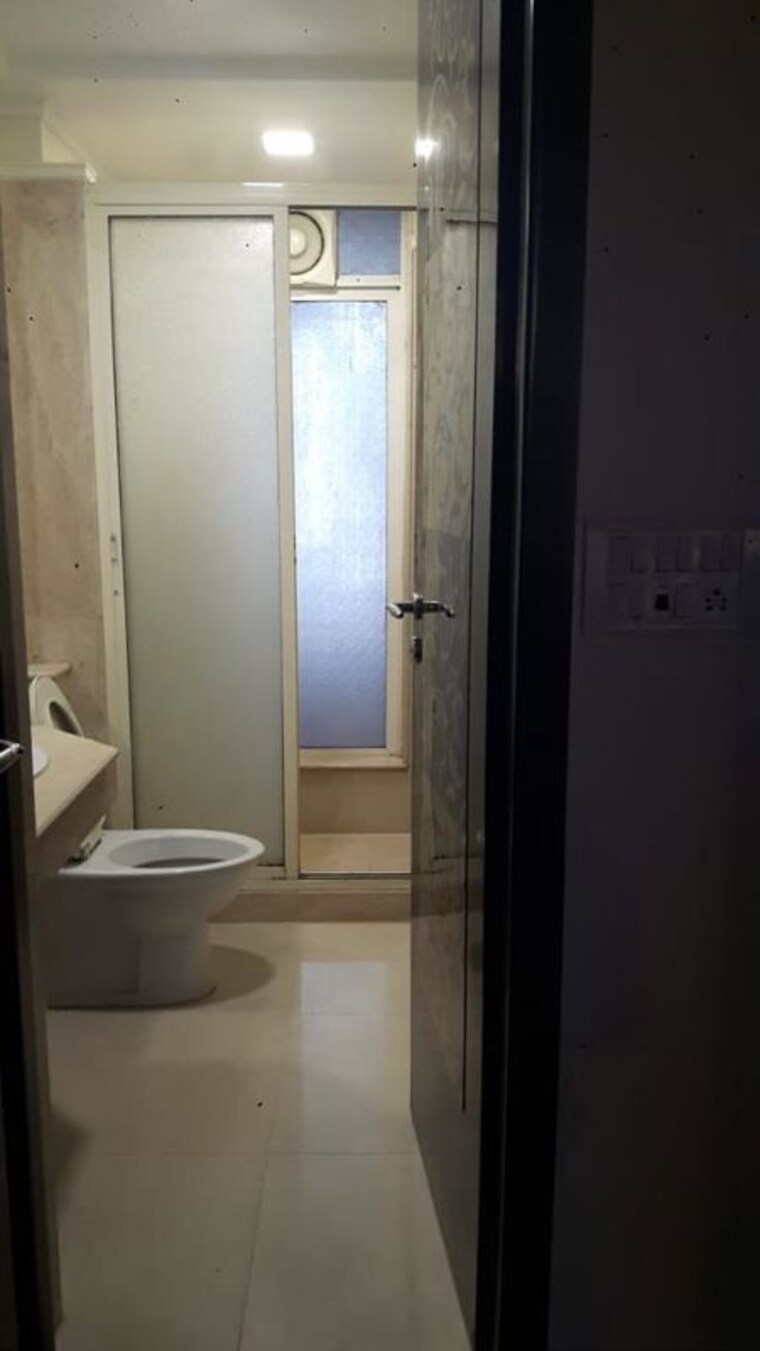 Bathroom, hiranandani-gardens-eldora 3 Bedroom 1755 Sq.Ft. Apartment In Powai Mumbai 9787478