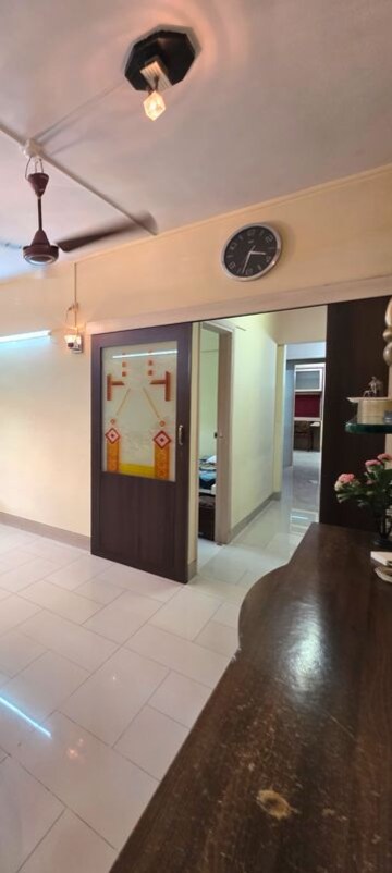 Living Room in 2 BHK Apartment at Chembur – for Rent