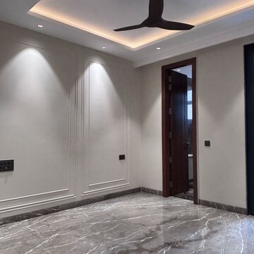 Room in 3 BHK Builder Floor at Green Park Extension – for Sale