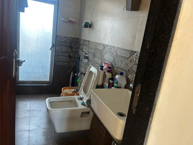 Bathroom, chembur 2 Bedroom 800 Sq.Ft. Apartment In Chembur Mumbai 9787497