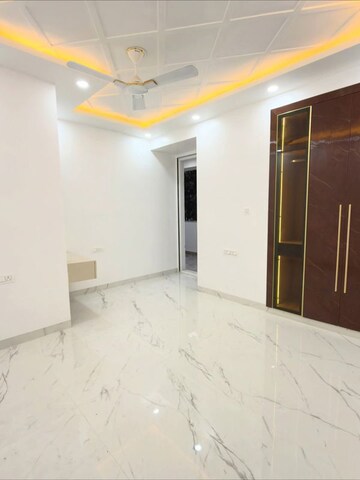 Room in 2 BHK Apartment at Dlf Cyber City, Sector 24 – for Rent