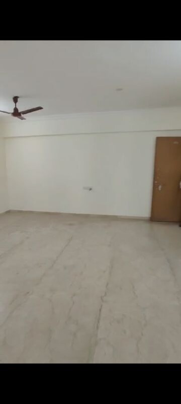 Room in 2 BHK Apartment at MM Spectra, Chembur – for Rent