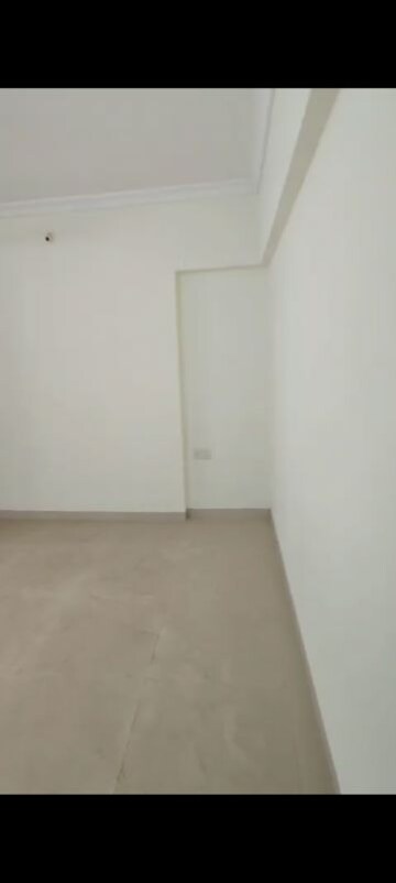 Room in 2 BHK Apartment at MM Spectra, Chembur – for Rent