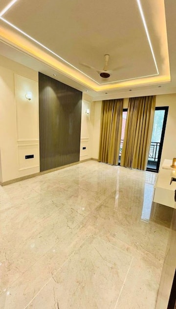 Building Lobby in 2.5 BHK Apartment at Dlf Cyber City, Sector 24 – for Rent