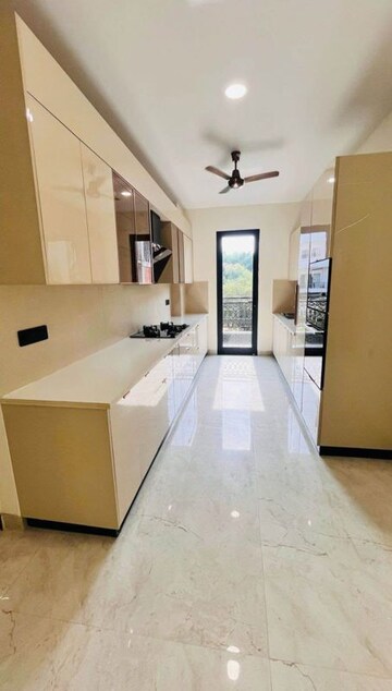 Building Lobby in 2.5 BHK Apartment at Dlf Cyber City, Sector 24 – for Rent