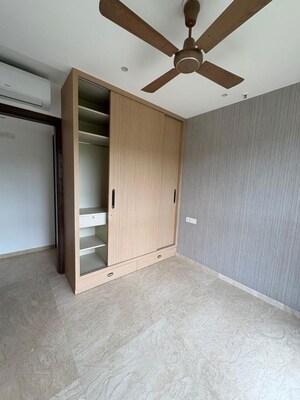 Room in 2 BHK Apartment at Hiranandani Highland, Powai – for Rent