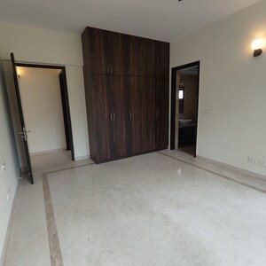 Room in 3 BHK Apartment at Prestige Silver Oak Apartment, Whitefield – for Sale