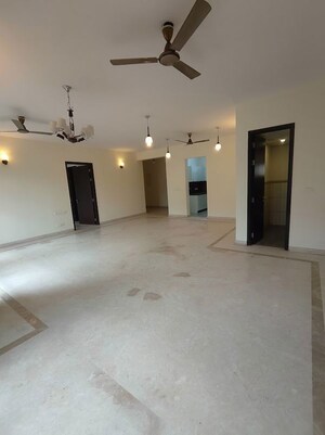 Room in 3 BHK Apartment at Prestige Silver Oak Apartment, Whitefield – for Sale