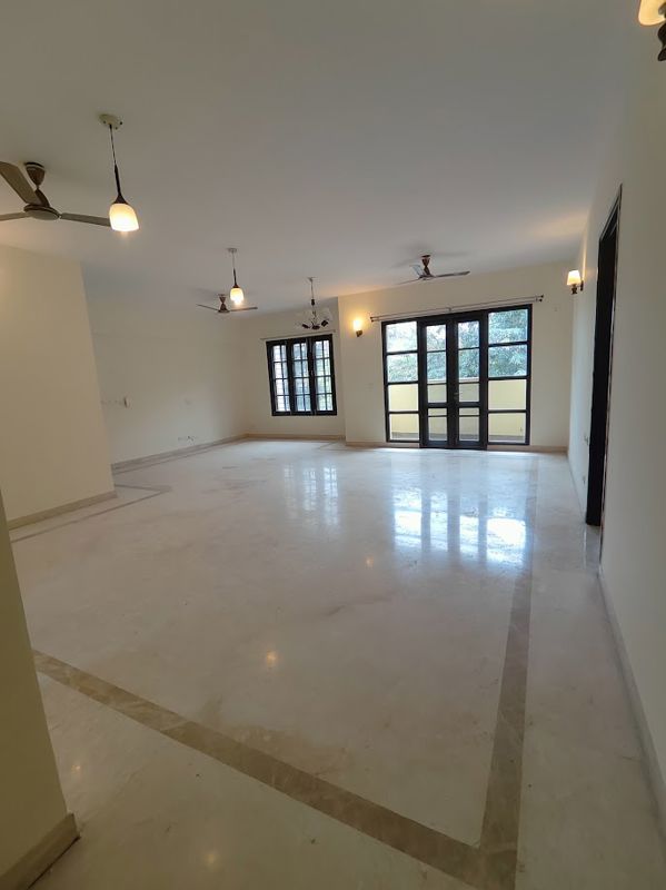 3 BHK + Servant Room Apartment For Sale in Prestige Silver Oak Apartment