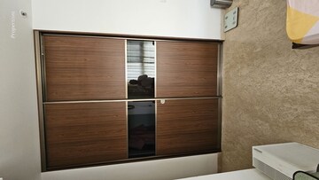 Room in 2 BHK Apartment at Hiranandani Castle Rock, Powai – for Rent