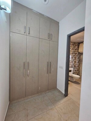 Room in Studio Apartment at DLF Cyber Park, Sector 20 – for Rent