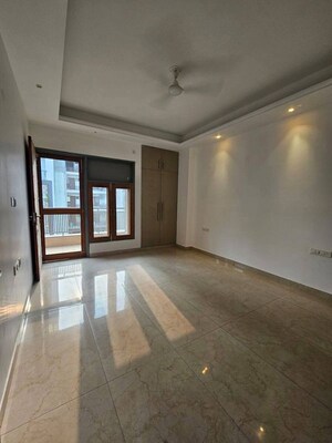 Room in Studio Apartment at DLF Cyber Park, Sector 20 – for Rent