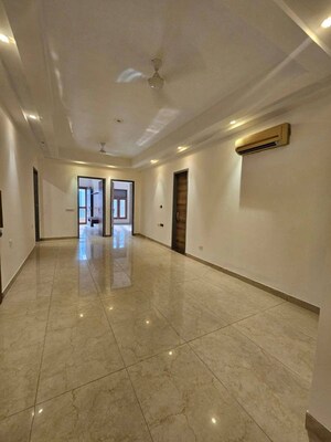 Room in Studio Apartment at DLF Cyber Park, Sector 20 – for Rent