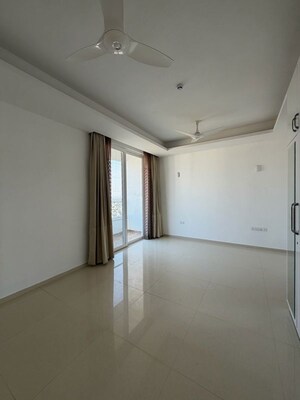 Room in 5 BHK Penthouse at Omaxe Lake, North Mullanpur – for Sale