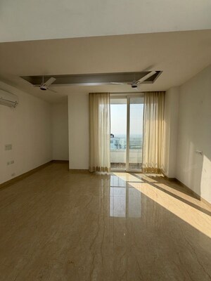 Room in 5 BHK Penthouse at Omaxe Lake, North Mullanpur – for Sale