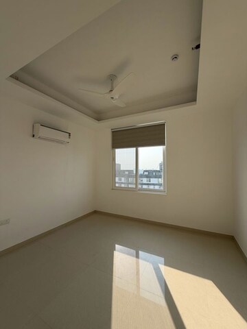 5 BHK Penthouse For Sale in Omaxe Lake, North Mullanpur