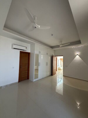 Room in 5 BHK Penthouse at Omaxe Lake, North Mullanpur – for Sale