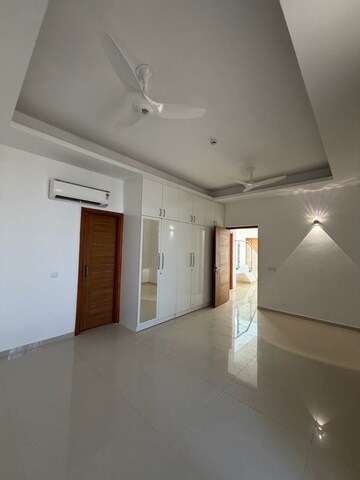 Room in 5 BHK Penthouse at Omaxe Lake, North Mullanpur – for Sale