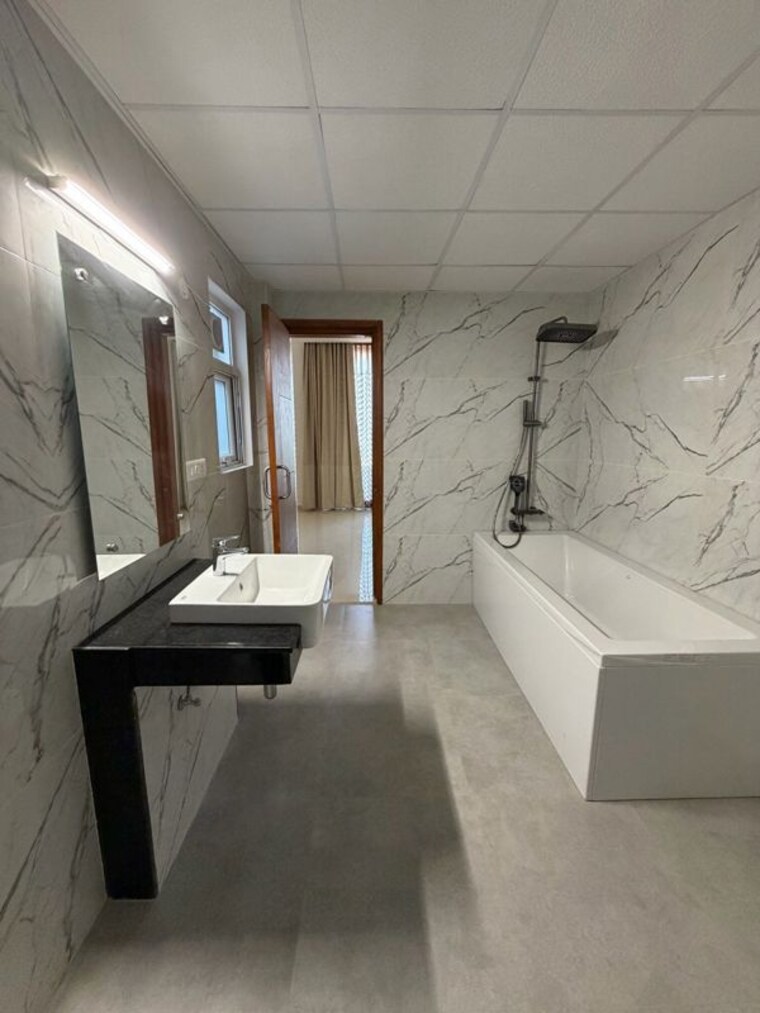 Bathroom, omaxe-lake 5 Bedroom 3550 Sq.Ft. Penthouse In North Mullanpur Chandigarh 9405459