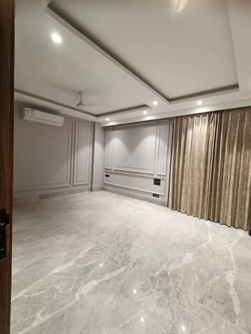 Room in 2 BHK Apartment at DLF Cyber Park, Sector 20 – for Rent