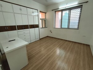 Room in 3 BHK Apartment at Hiranandani Estate, Ghodbunder Road – for Rent