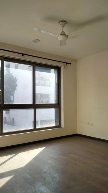 Room in 3 BHK Apartment at Tata Primanti-Tower Residences, Sector 72 – for Rent